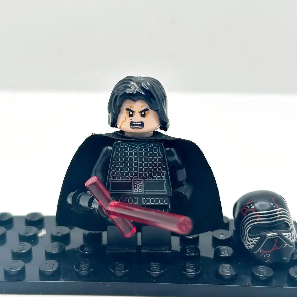 LEGO sw1061 Star Wars Supreme Leader Kylo Ren Cape & Lightsaber - New Condition